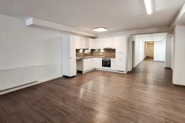 KUFSTEIN - OBERER STADTPLATZ: Großzügige 4-Zimmer-Altbauwohnung nahe Fachhochschule