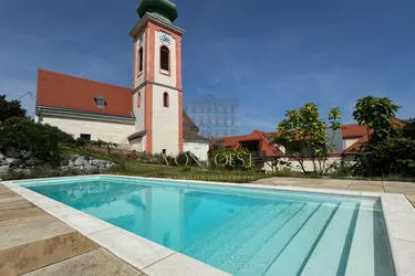 EINZIGARTIGES PENTHOUSE mit TERRASSE, PRIVATEM GARTEN UND POOL - RESIDIEREN AM FREIHOF im Herzen der Weinberge - Historischer Charme kombiniert mit dem Zeitgeist der Moderne