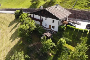 Großzügiges, gemütliches Haus mit unverbauter Aussicht – viel Platz und Potenzial!