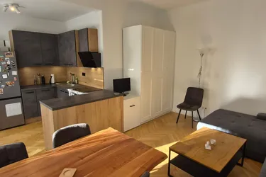 Stilvolle 2-Zimmer-Altbauwohnung nahe Schönbrunn – sonnig, hochwertig &amp; sofort bezugsfertig