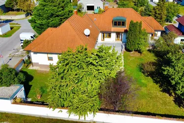 Exklusive Villa in Pama – Ehemaliges Doktorhaus mit Vielfältigen Nutzungsmöglichkeiten