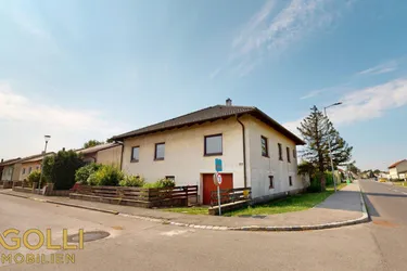 Einfamilienhaus mit großzügigem Eckgrundstück und Garagenwerkstatt in Loimersdorf