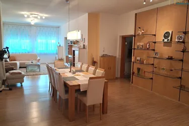 FAMILIENHAUS mit 5 Zimmer - 2 separate Eingänge