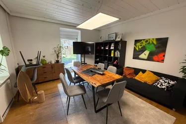 Repräsentatives Büro auf zwei Ebenen mit Lager und Parkplätzen in der Puntigamer Straße 24, 8041 Graz