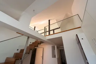 Wunderschöne, helle Dachgeschosswohnung im Herzen von Graz zu vermieten
