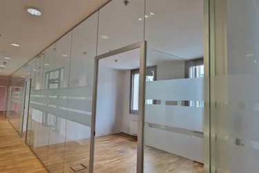 On top of Maria-Theresien-Straße: 289 m2 großes Bürojuwel zu vermieten!