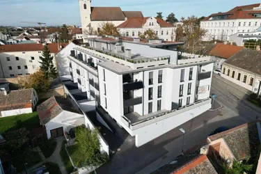 DIREKT im Zentrum Hollabrunn! **ERSTBEZUG** 2-Zimmer Wohnung mit großer LOGGIA im 1. Liftstock zu verkaufen!