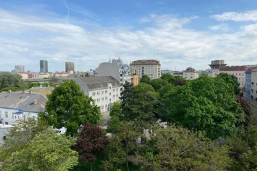 R E S E R V I E R T - Südseitiger Balkon mit Parkblick von allen Zimmern