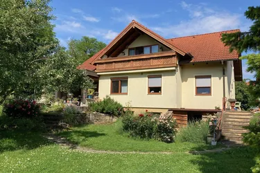 Familienfreundliches Landhaus mit 2.600m2 naturnahem Garten und Schwimmteich