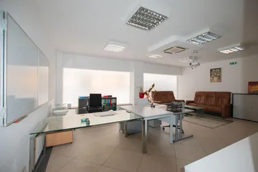 Modern ausgestattetes Geschäftslokal in Top-Lage – 138 m² Nähe Favoritenstraße um € 3.000 brutto zur Miete