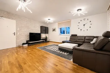Großzügige 4-Zimmer Wohnung mit Loggia im 5. Stock