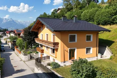 WEITBLICK - Mehrfamilienhaus. Raum für Familie. Platz für Generationen.