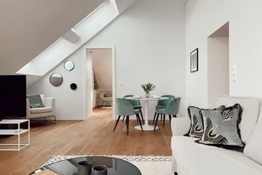 Expose Voll ausgestattetes 2-Zimmer-DG-Apartment mit Terrasse in der trendigen Josefstadt