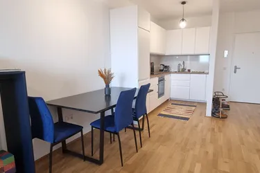 VOLL MÖBLIERT + INTERNET INKLUSIVE | 2-Zi Q Tower 9. OG, Süd-Balkon (1030)