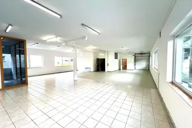 Gewerbehalle / Bürofläche