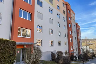 Expose Großzügige Wohnung mit 3 Zimmern - WG geeignet (Med-Campus)! Extra Küche mit Balkon im 5. OG!