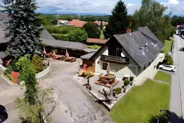 Großzügige Liegenschaft 1,6 Hektar - 4 getrennte Wohneinheiten mit Entwicklungspotential!