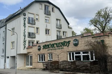 *** Ehemaliger Herviciushof – vielseitige Wohn- und Zimmervermietung mit Terrassen, Frühstücksbereich und starker Infrastruktur in 1120 Wien ***