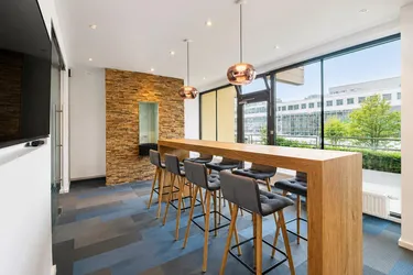 *** Design. Lage. Rendite. – Exklusive Büro- und Geschäftsräumlichkeiten mit 315,21 m², traumhafter 70 m² Sonnenterrasse und vielseitigem Wohnpotenzial ***