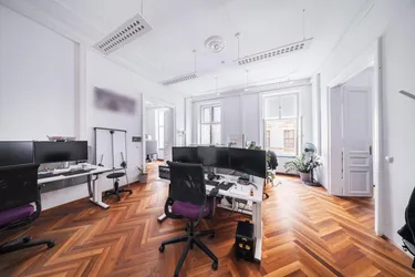 UNBEFRISTET - BÜRO MIT ALTBAUCHARME UND PERFEKTER INFRASTRUKTUR IM 1. BEZIRK