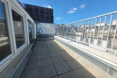 3 ZIMMER IM DG MIT TERRASSE ZUM ENTSPANNEN