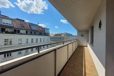 3 ZIMMER WOHNUNG MIT LOGGIA (6.OG) IN UNMITTELBARER U-BAHN NÄHE