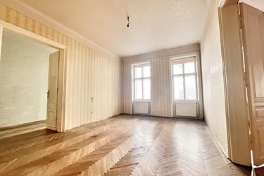 Sanierungsbedürftig I LIFT I 4 Zimmer