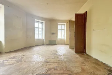 Sanierungsbedürftiges 75 m² Apartment - in guter Lage des 18ten Bezirks!