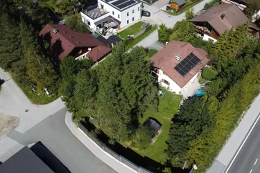 Familienhaus mit Garten, Pool und separatem Baugrund in sonniger Lage in Scharnitz zu verkaufen