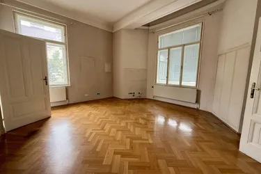 Großzügige Altbauwohnung mit ca. 221 m² – Sanierung startet in Kürze