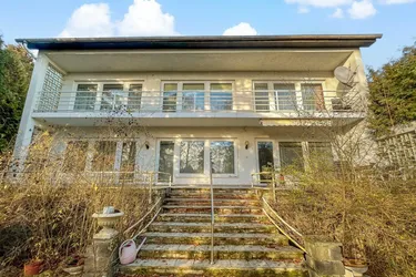 Expose Neuer Preis! - Villa mit Potential. - Am Beginn von Waidhofen. - Großer Eigengrund, Vollunterkellert, Garage inkl.