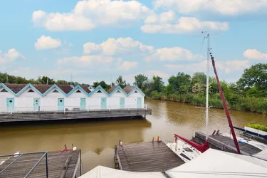 Stilvolles Bootshaus mit Anlegestelle direkt am Neusiedler See. - Feriendomizil und Vermietung möglich.