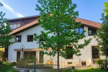 Wohnen &amp; Arbeiten vereint – Großzügiges Wohnhaus mit Bürokomplex in Villach-Lind
