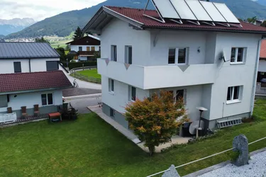 Einfamilienhaus/Zweifamilienhaus mit großem Grundstück