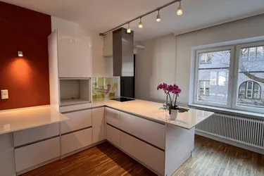 Vielseitige Altbauwohnung in Hötting mit Balkon und Blick ins Grüne