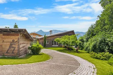 Architektur trifft Natur – stilvolles Wohnen mit Panoramablick auf die Karawanken