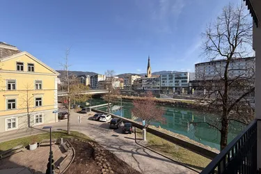Zentrale, vielseitig nutzbare Büro- und Wohnfläche in Villach mit Drau-Blick
