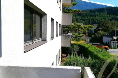 Wohnen in AMRAS - sanierte WG-taugliche 4-Zimmer-Wohnung mit Westbalkon