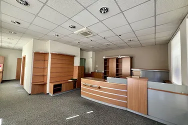 102 m² Geschäftslokal in Top-Lage am Herzog Bernhard Platz in St. Veit – Ideal für Start-ups und Büros