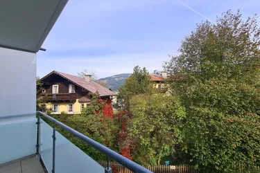 MODERNE WOHNUNG IN ZELL AM SEE, top Lage, mit großem Balkon und herrlichem Blick in´s Grüne, Lift, Garagenplatz!