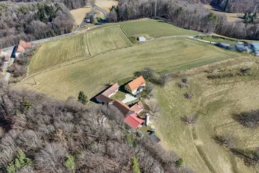 Vielseitig nutzbarer Bauernhof mit großzügigen Flächen und solider Ausstattung