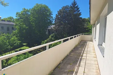 Traumhafte Balkonwohnung plus Garage in nobler Lage wartet auf Sie.