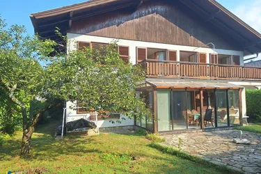 NEUER PREIS Raus ins Grüne, Familienidyll in Breitenfurt: Gepflegtes Familienhaus mit 7 Zimmern, Garten und Garage!