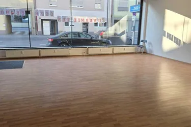 Vielseitige Gewerbefläche in Wiener Neustadt - flexibel nutzbar und top gepflegt!