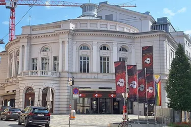 Großzügige Stadtwohnung im Biedermeierhaus, –schön, gepflegt und mit Garage!