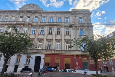 Souterrainlokal, branchenfrei, mit Büro im Hochparterre