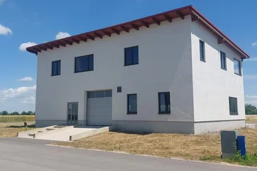 Neuwertiges Betriebsobjekt in Orth an der Donau – Ihr Raum für Erfolg! 620.000€