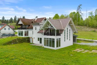 Großzügiges Einfamilienhaus mit Indoor-Pool