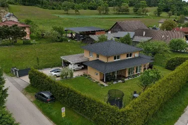 Großzügiges Familienhaus im modernen Stil am Stadtrand von Klagenfurt