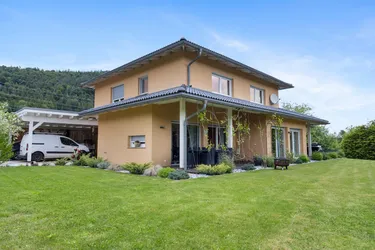 Großzügiges Familienhaus im modernen Stil am Stadtrand von Klagenfurt